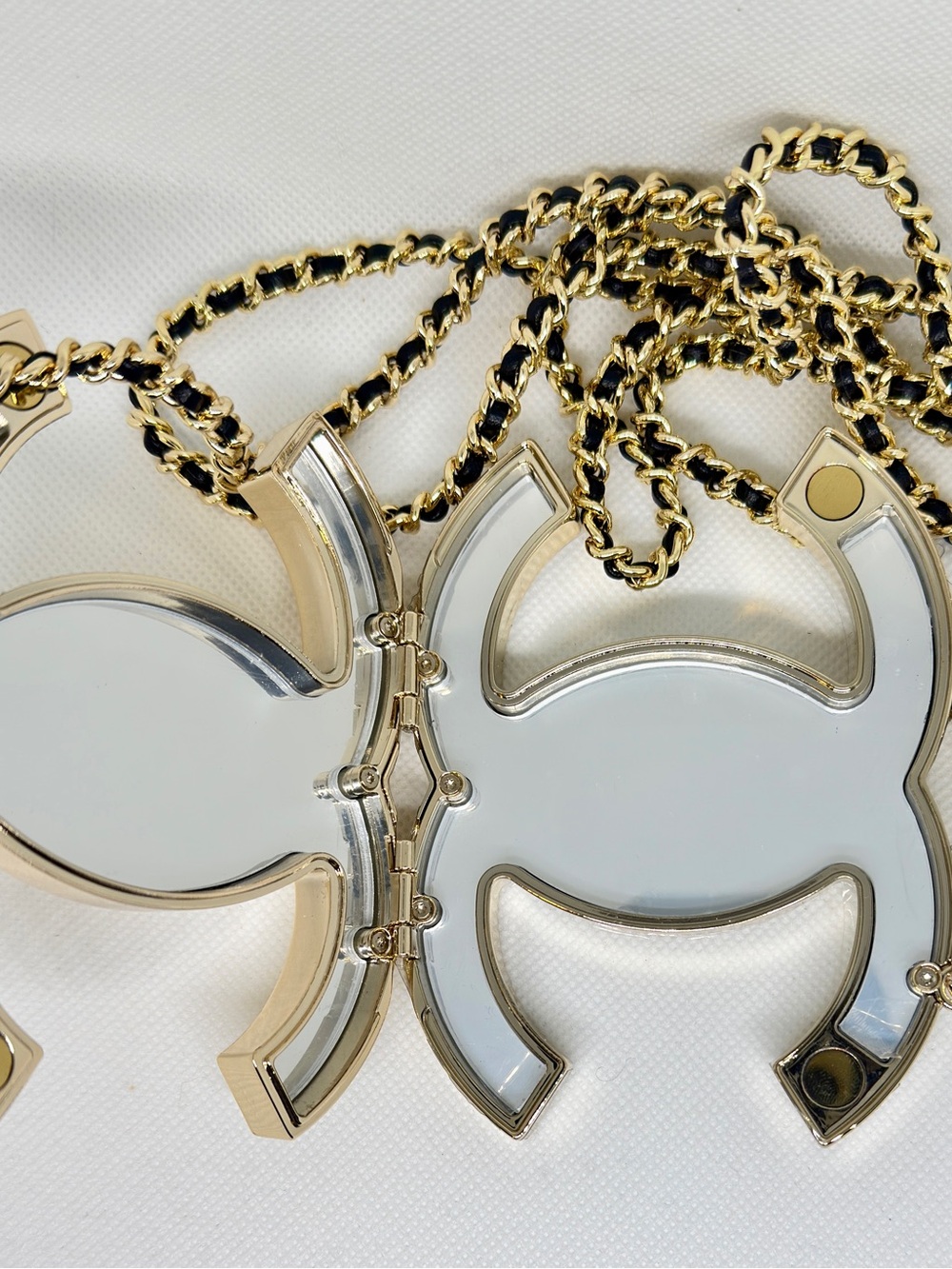 CHANEL Gold Interlocking CC Pendant Necklace/micro bag crossbody - Picture 3 of 10